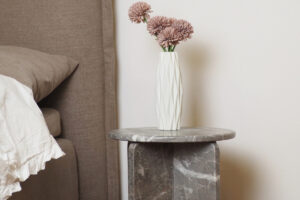 Runt sängbord i marmor